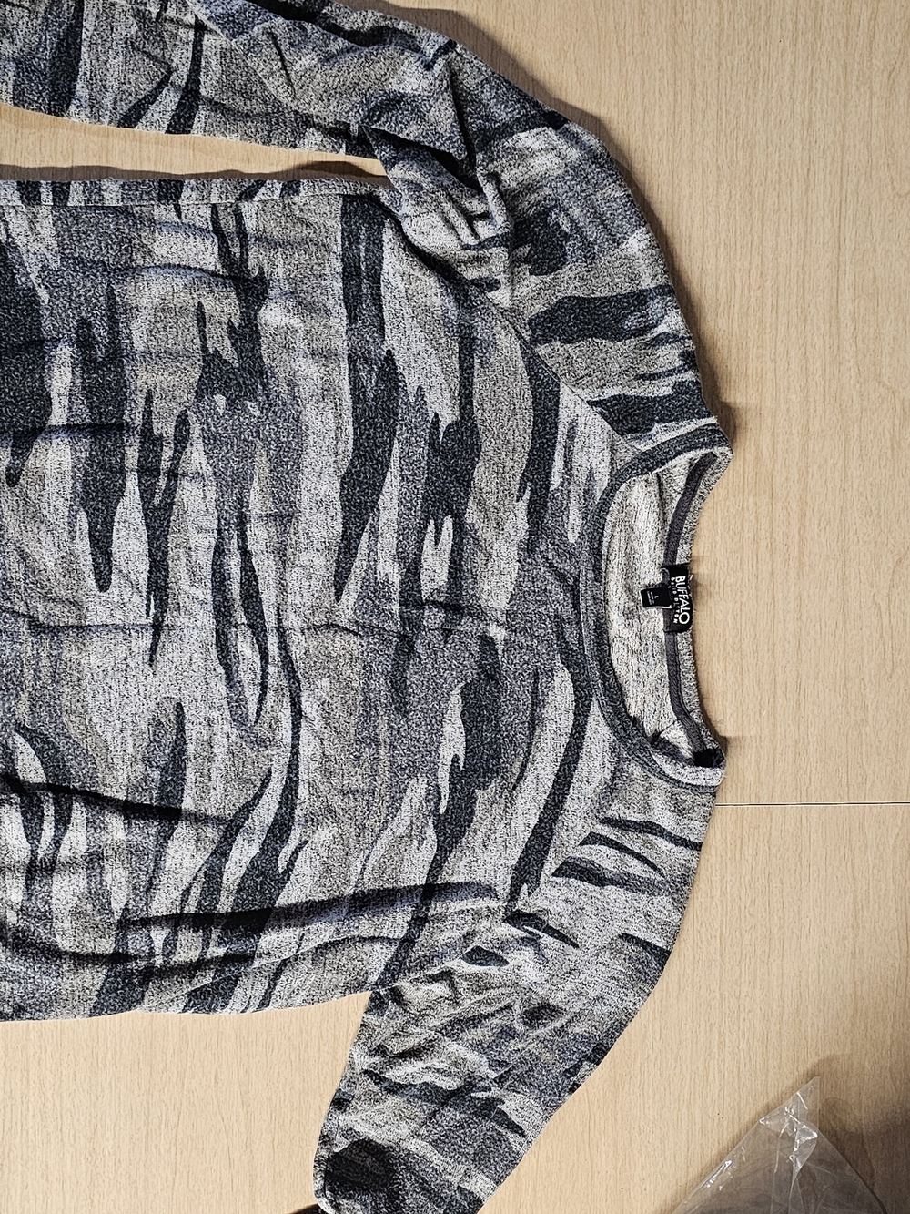 Buffalo David Bitton Heathered Black and Gray Knit Top